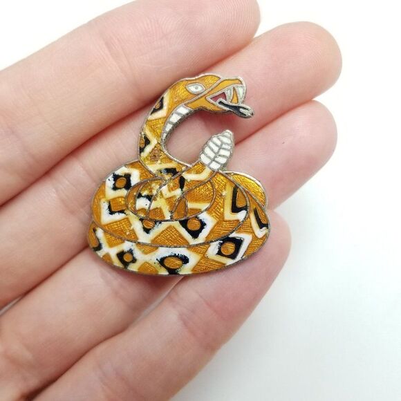 Vintage Diamond Back Rattle Snake Enamel Pin, Retro Brooch, Estate - Picture 1 of 5